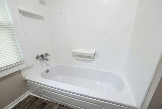 Building Photo - 218 Irving Ave