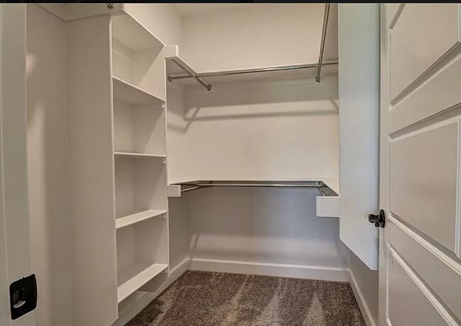 Building Photo - 3701 SW Ryegrass Rd