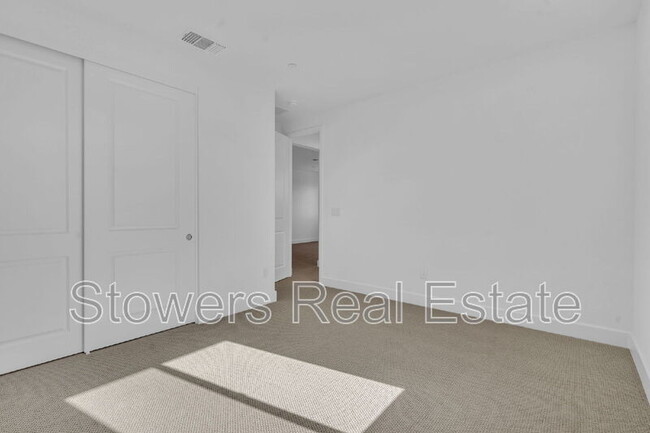 Building Photo - 176 Raven Cir