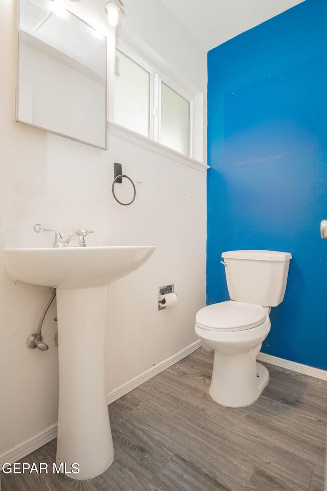 Building Photo - 8608 Catalpa Ln