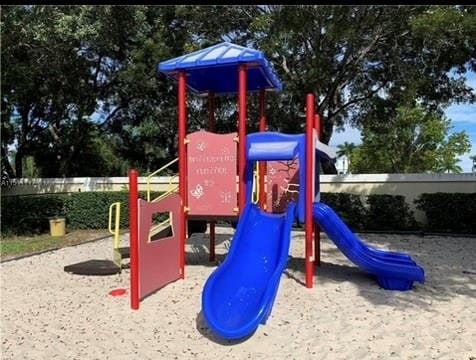 Building Photo - 4912 SW 31st Terrace