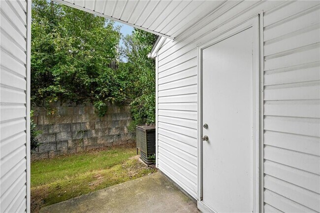 Building Photo - 725 Crestwell Cir