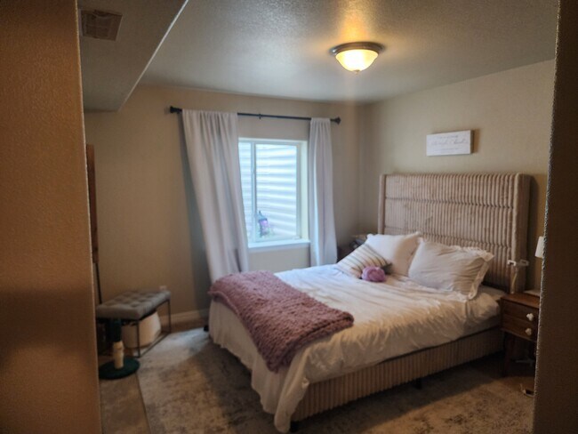 Building Photo - 8078 Cedarstone Ln