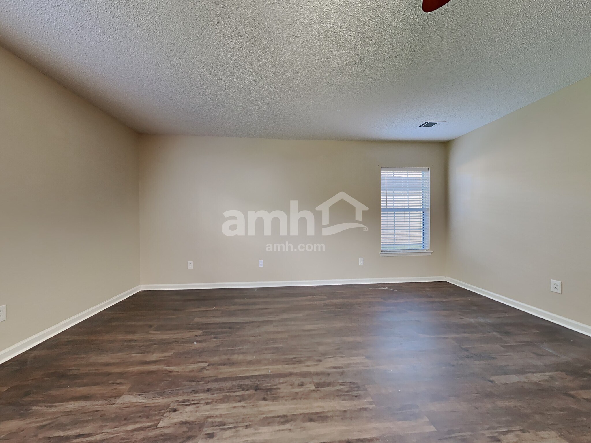 Building Photo - 2030 Clipstone Dr