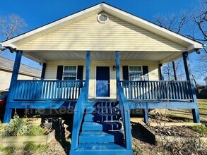 Building Photo - 1922 Lynnbrook Ave