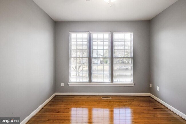 Building Photo - 15309 Lions Den Rd