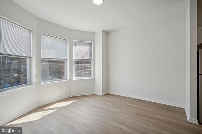 Building Photo - 321 E Lehigh Ave