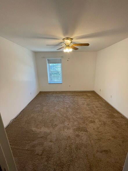 Master Bedroom - 361 N Post Oak Ln
