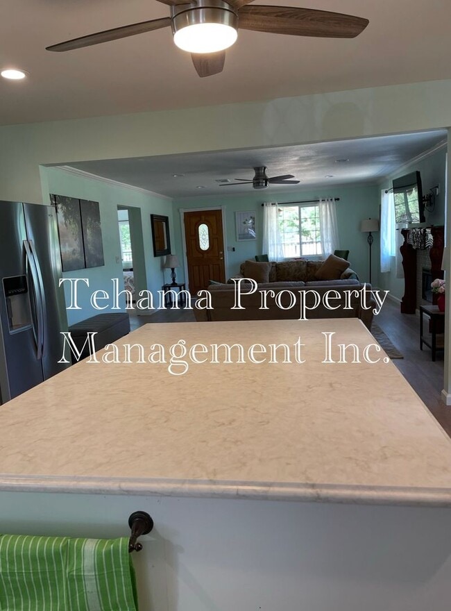 Building Photo - 2 bed 2 bathroom home in the El Camino/Gerber Area Available Unfurnished or Furnished