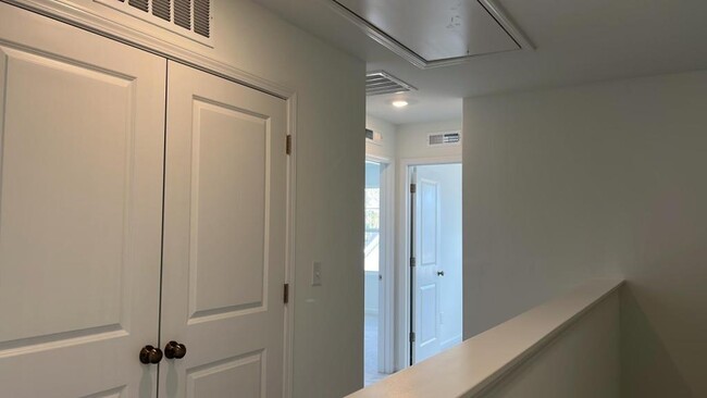 Building Photo - 836 Basswood Gln Trl