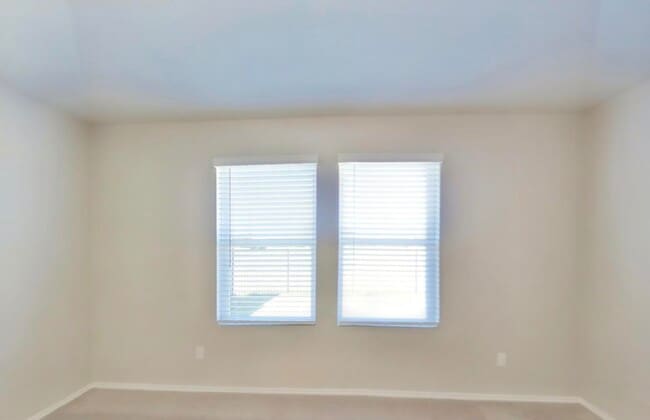 Building Photo - Saddle Creek