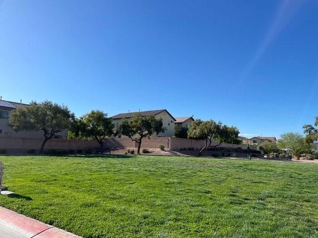 Building Photo - This proeprty has been shown before and will be leased to the first qualified applicant. To sched...