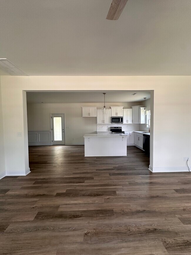 Building Photo - 341 Edwinstowe Ave