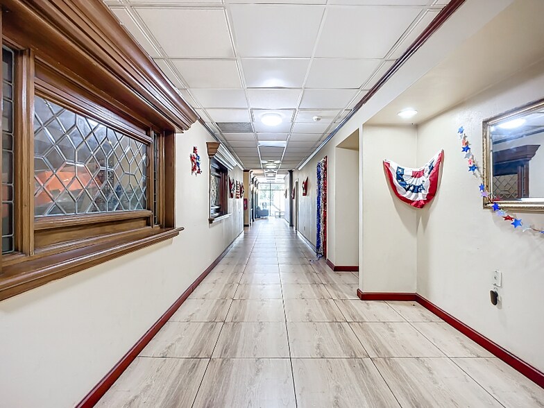 Building Photo - 910 Suemac Rd