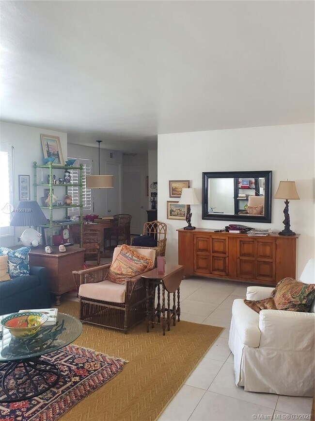 Building Photo - 10170 Collins Ave