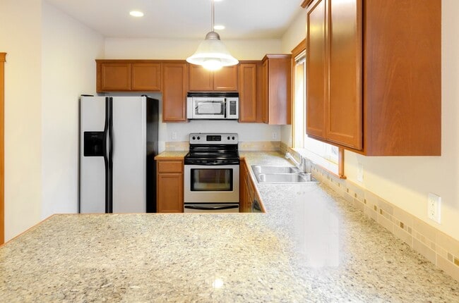 Building Photo - Updated Townhouse Near Fauntleroy Park with Private Suites and Parking