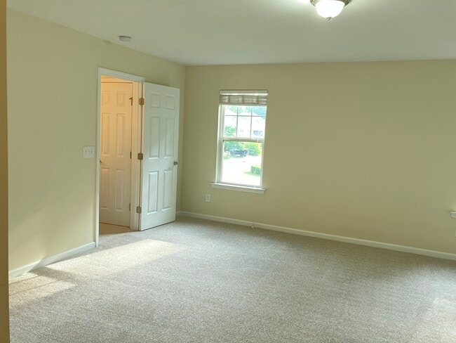 Building Photo - 216 Hammond Wood Pl