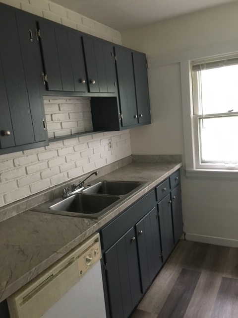 Kitchen - 14839 Hilliard Rd