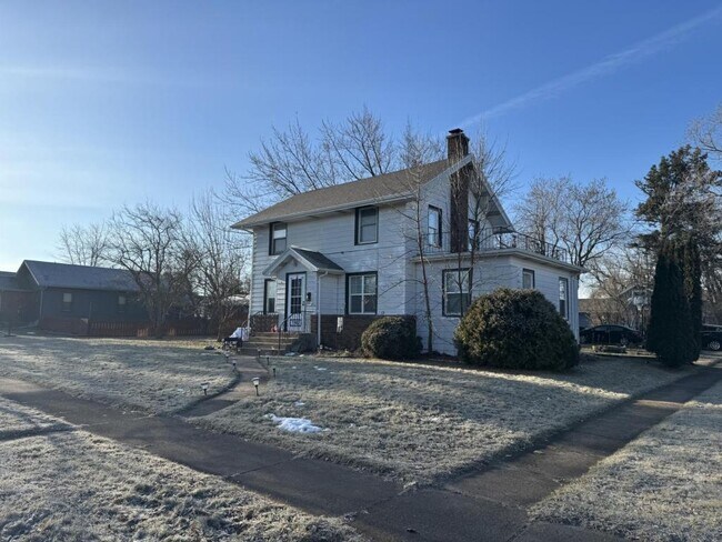 Building Photo - 1502 east 5th street