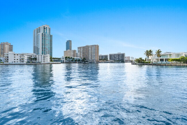 Building Photo - 121 Golden Isles Dr