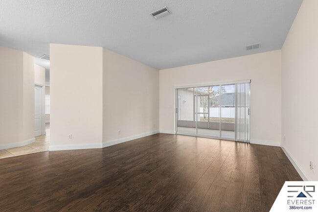 Building Photo - 7 Robin Pl