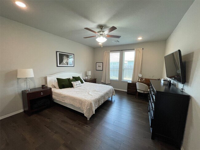 Building Photo - 25511 Northpark Lake Dr