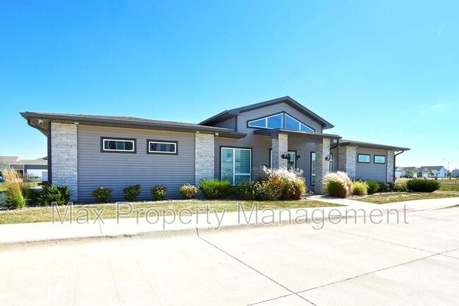 Building Photo - 2706 NW 30th Ln
