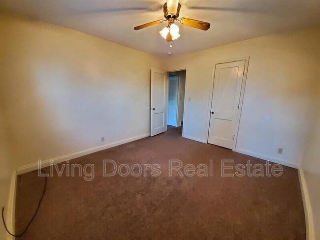 Building Photo - 323 S 47th St