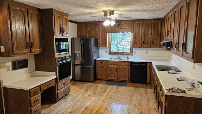 Building Photo - 2858 Livsey Dr