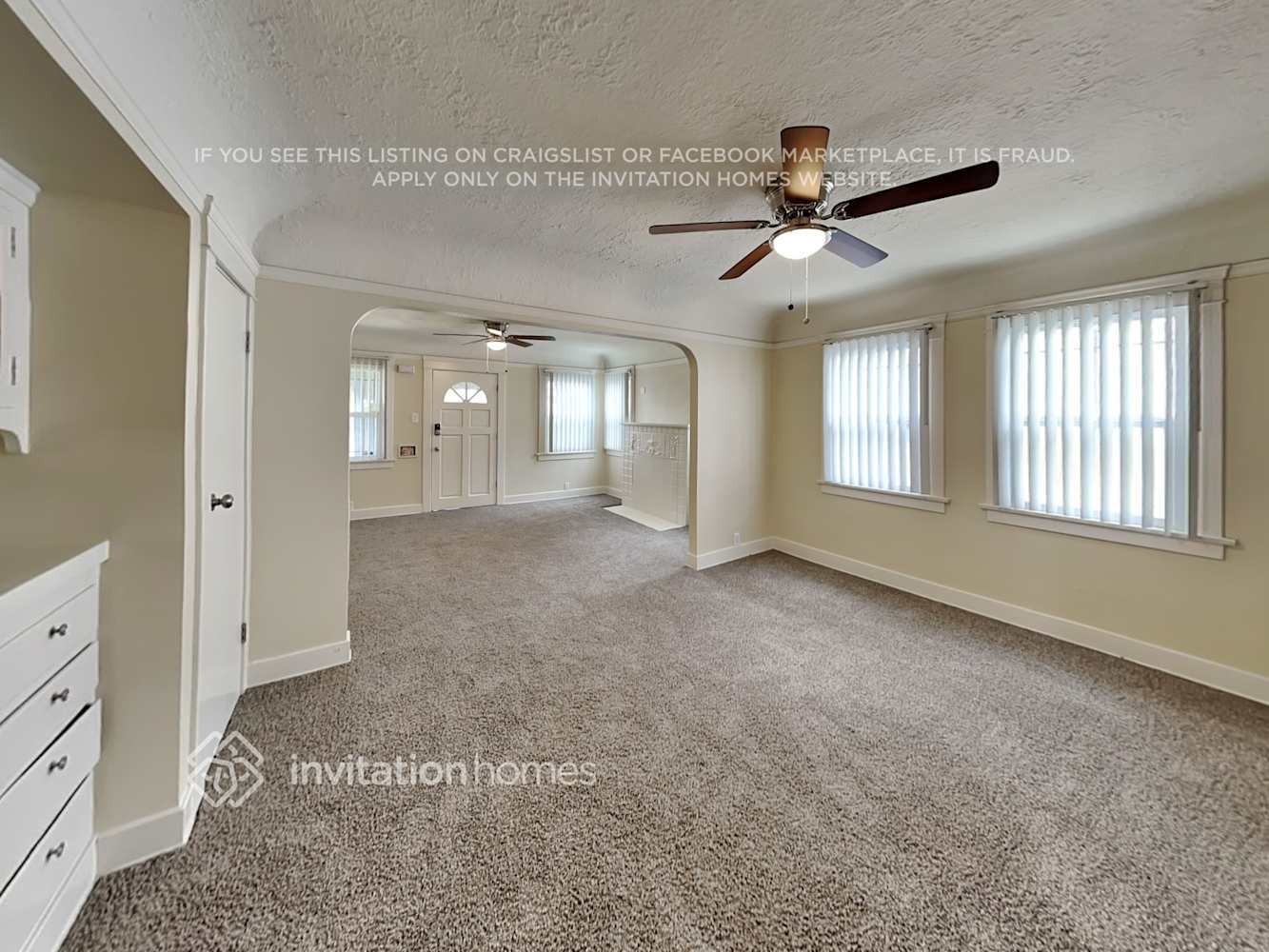 Building Photo - 2048 W 65th Pl