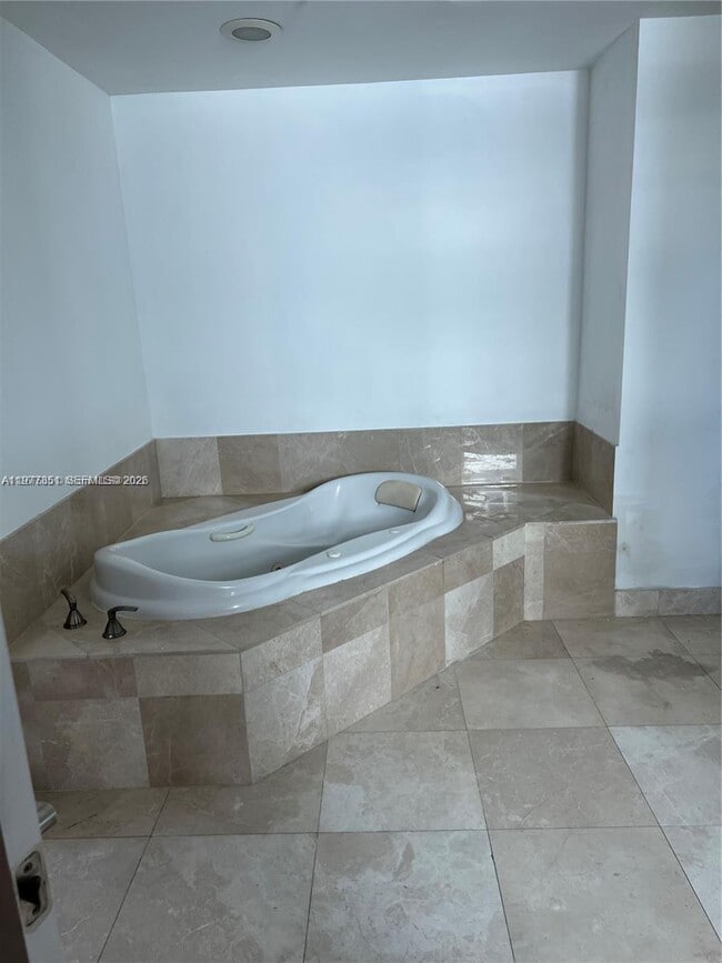 Building Photo - 14951 Royal Oaks Ln