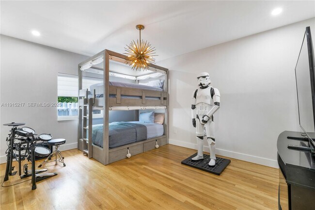 Building Photo - 8941 SW 65th Ct