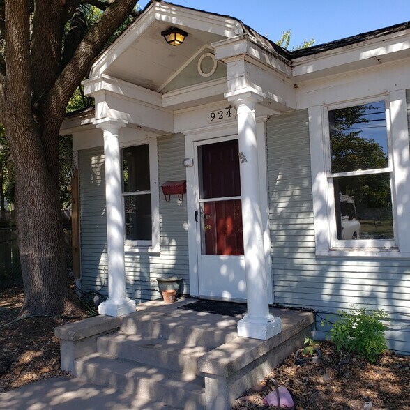 Building Photo - 924 Howard St