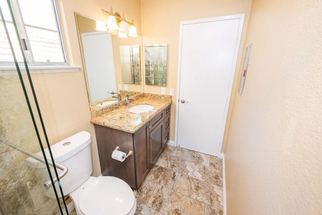 Building Photo - 2BR/2.5BA Townhome with garage - READY NOW!
