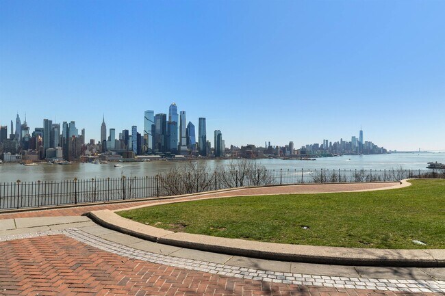 Building Photo - 4301 Park Ave