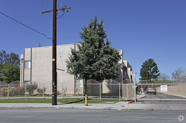 Primary Photo - Desert View Apartments