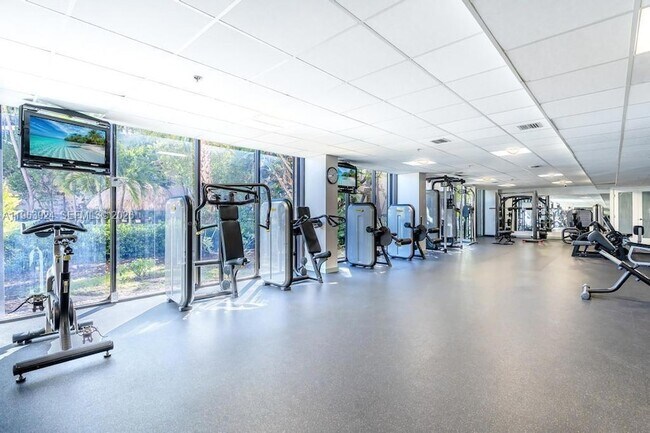 Building Photo - 540 Brickell Key Dr