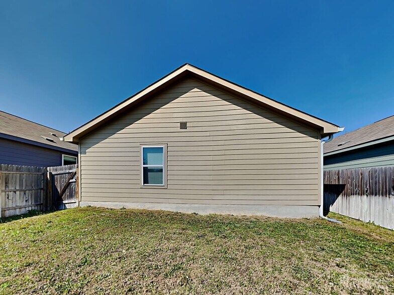 Building Photo - 8718 Segura Wy