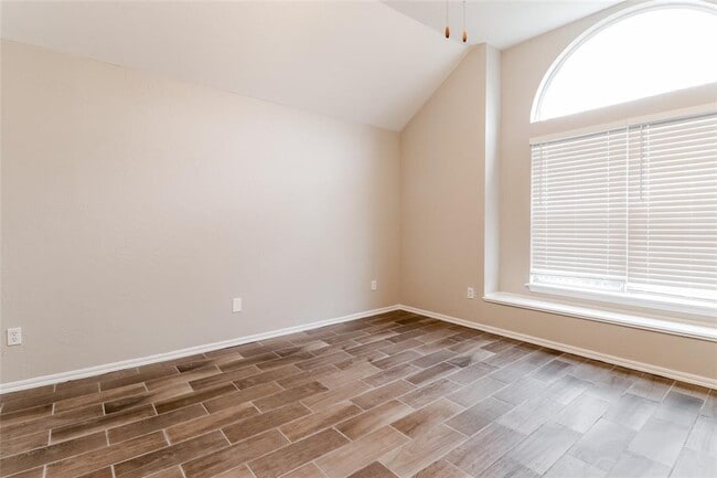 Building Photo - 1125 Oak Creek Dr