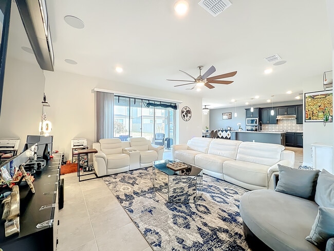 Building Photo - 1021 Savannah Palms Blvd