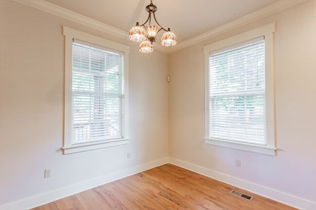 Building Photo - Adorable 3 bedroom home!