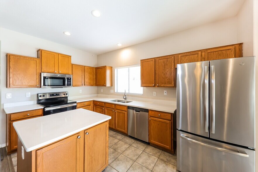 Building Photo - 3405 N 129th Dr