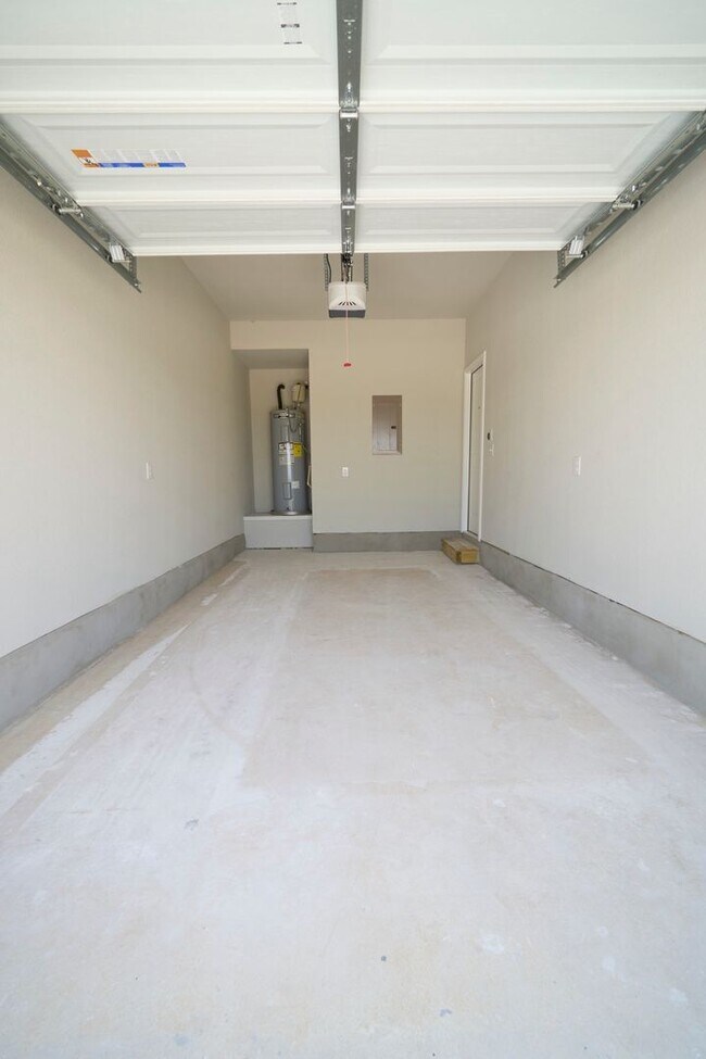 Building Photo - Hunters Ranch Beauty! 3 Bedroom 2 1/2 Bath Townhome