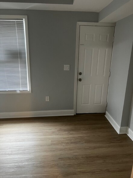Building Photo - 2406 Wilkens Ave