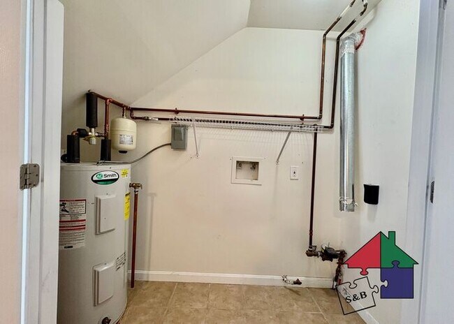 Building Photo - Spacious Milton 3 Bedroom - Pet Friendly!