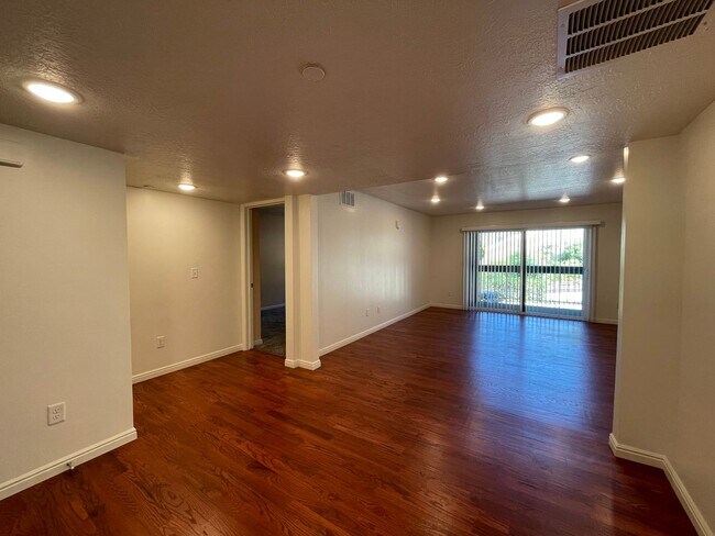 Building Photo - Remodeled 2 Bedroom 2 Bathroom Condo Near BYU
