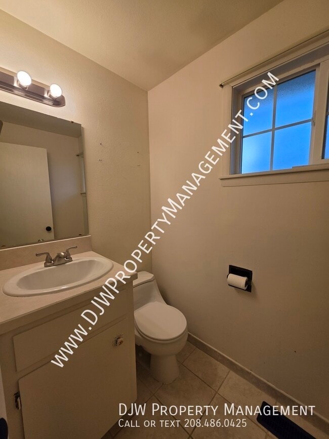 Building Photo - 9144 W Dalton Pl