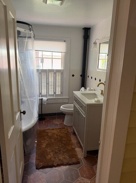 Building Photo - 5886 Poor Mountain Rd