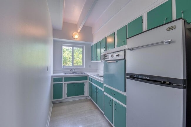 Building Photo - 1520 Lake Ave