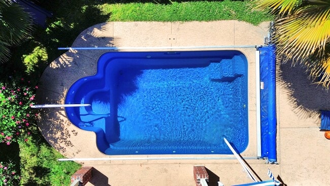 Building Photo - 12711 Laurel Bank Way